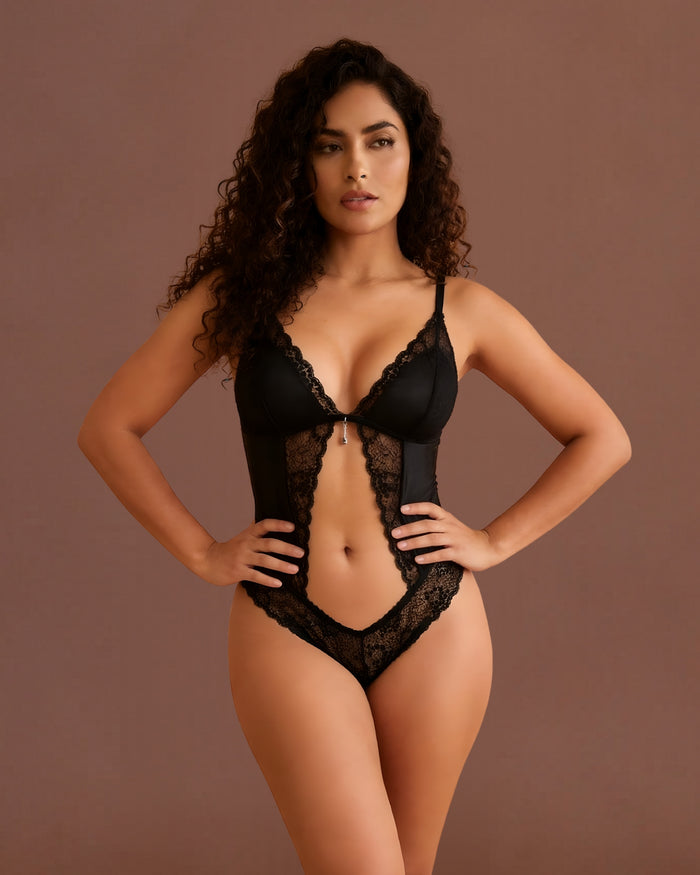 Linsori Noir Shine Floral Lace Teddy Plus Size - Front view 