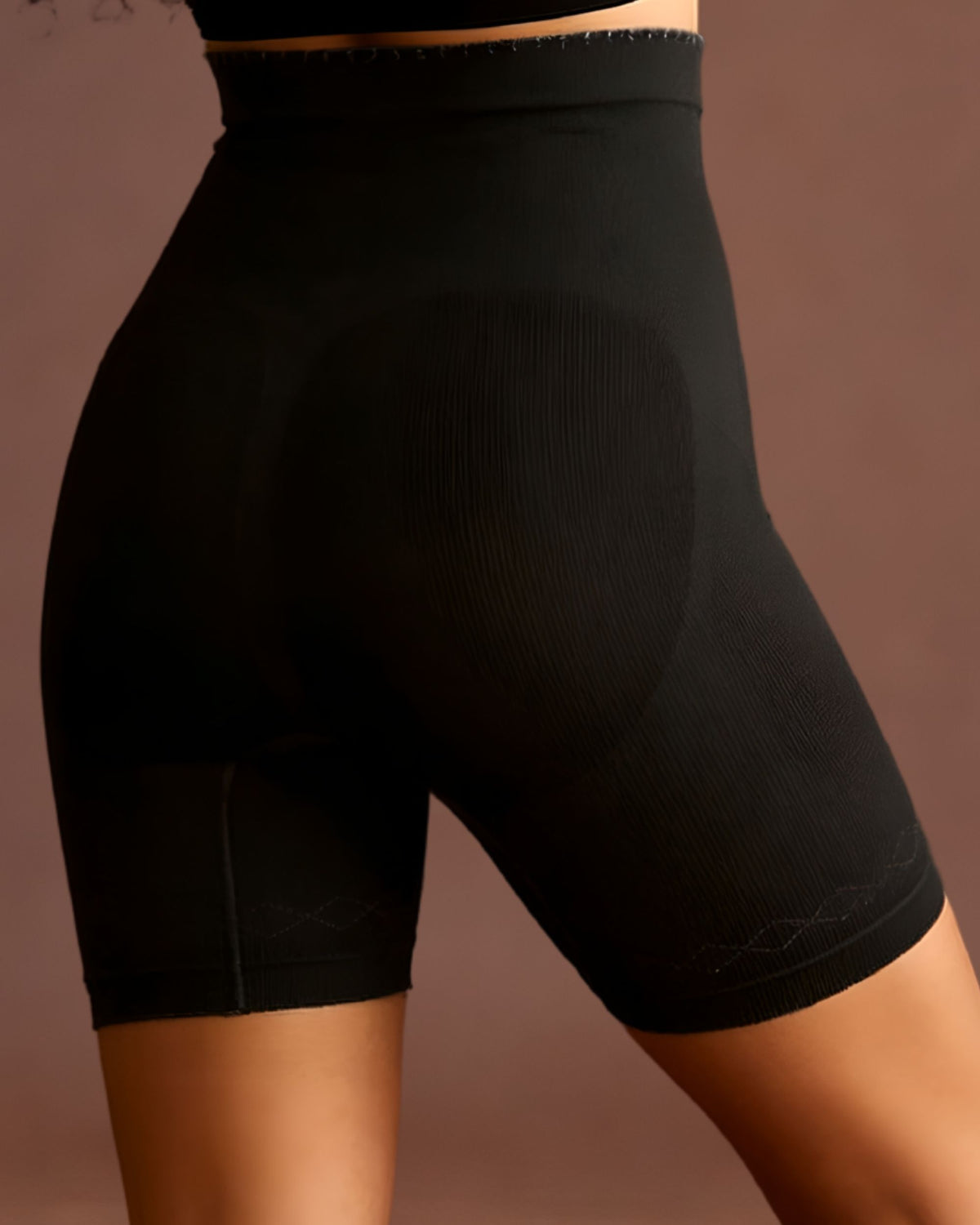 Linsori Sculpted Noir Shaping Short Plus Size - Close up view