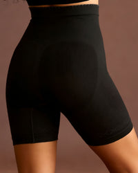 Linsori Sculpted Noir Shaping Short Plus Size - Close up view
