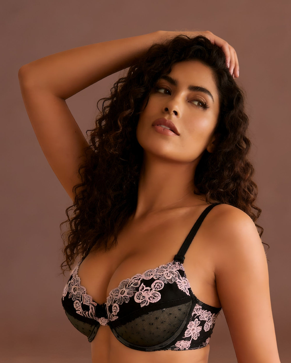 Linsori Noir Rose Embroidered Push-Up Bra Plus Size - Close-up view