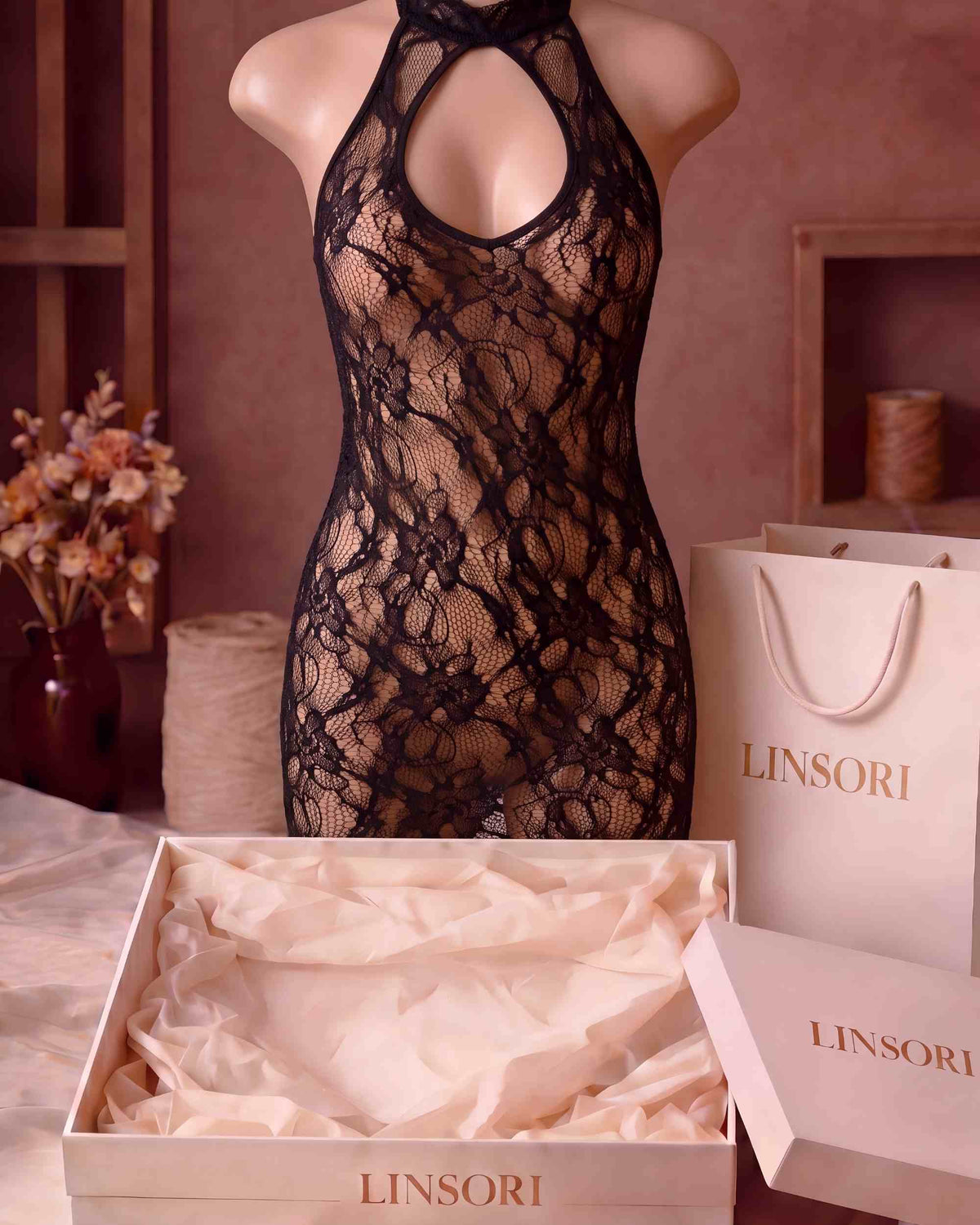 linsori - Noir Lace Keyhole Chemise - Mannequin view