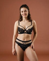 Linsori Noir Floral Push Up Delicate Bra Plus Size - Front view 