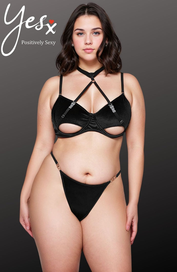 Linsori Noir Velvet Halter Set Plus - detail view